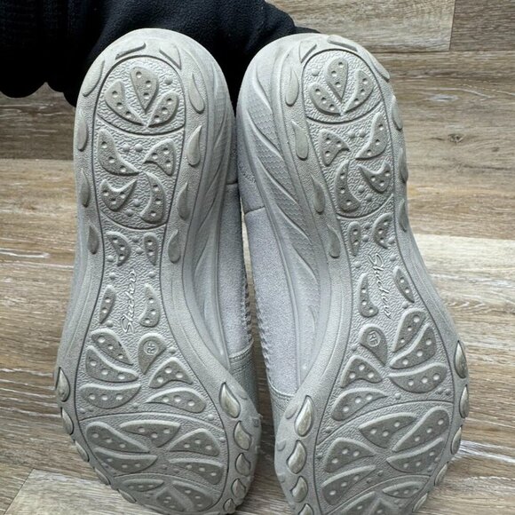 Skechers Relaxed Fit Taupe Slip Ons Women's Size 8.5 - Picture 4 of 6